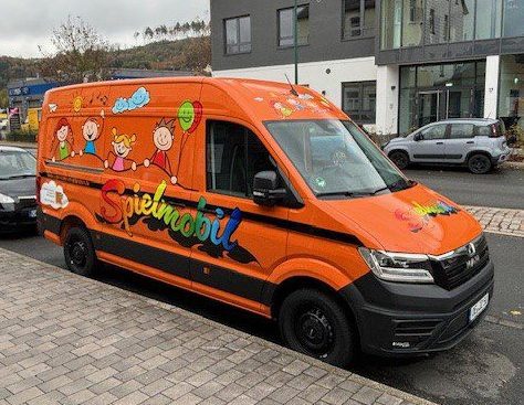 Das kunterbunte Spielmobil in Attendorn macht wieder Kinder froh und Erwachsene ebenso!